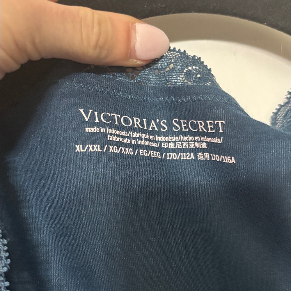 VS Blue Robe - Picture 2 of 6